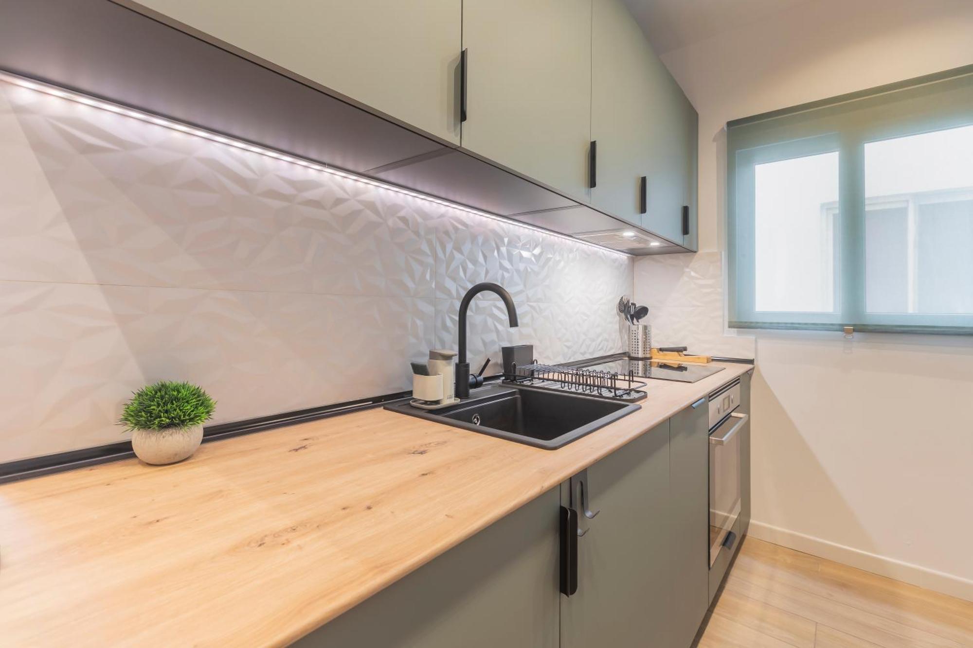 Fully Renovated Apartment In The Heart Of Fuengirola, 2 Min Walk To The Beach Exterior photo